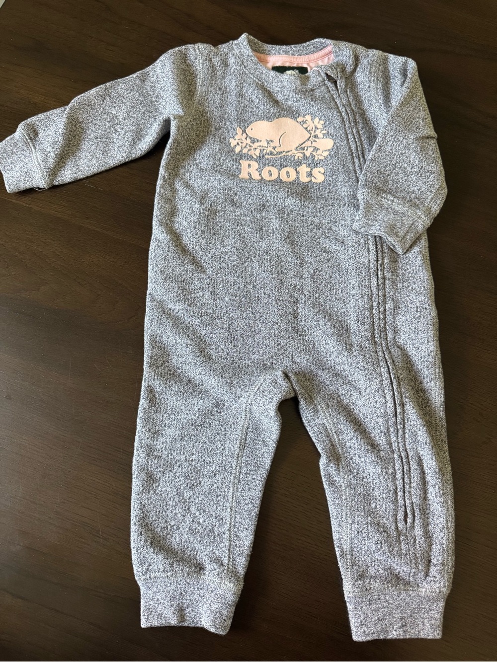 Roots Baby Grey Salt & Pepper Beaver Logo Romper 12-18M Cozy Canadian Ski Bunny